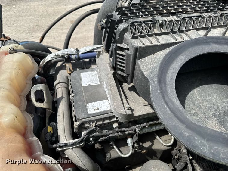 image for item YA0524 2020 Freightliner Cascadia 126 semi truck