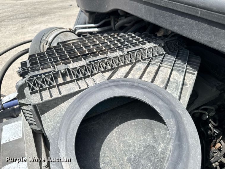 image for item YA0524 2020 Freightliner Cascadia 126 semi truck