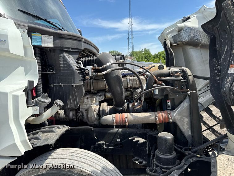 image for item YA0524 2020 Freightliner Cascadia 126 semi truck