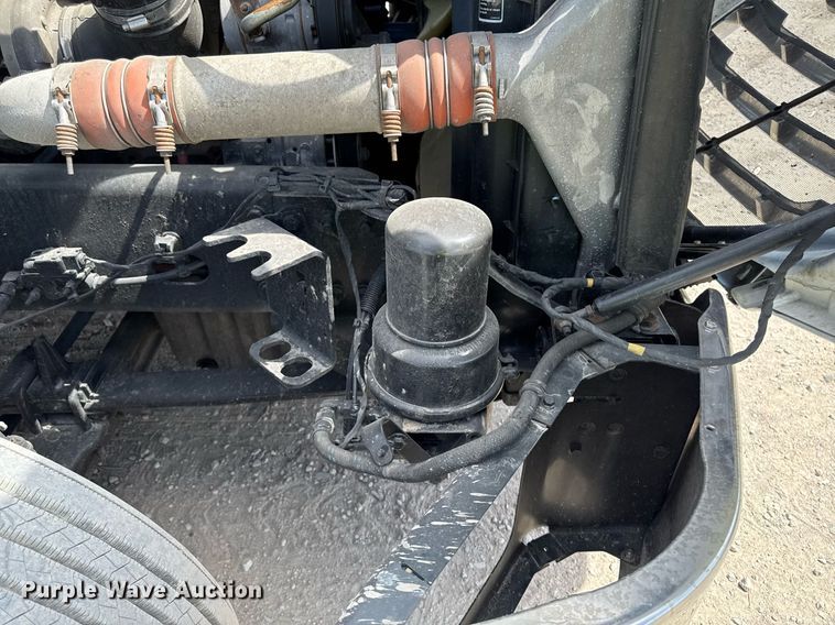 image for item YA0524 2020 Freightliner Cascadia 126 semi truck