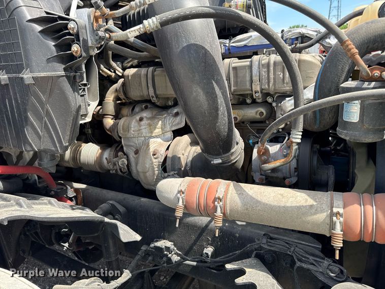 image for item YA0524 2020 Freightliner Cascadia 126 semi truck