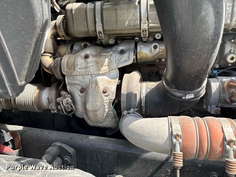 image for item YA0524 2020 Freightliner Cascadia 126 semi truck