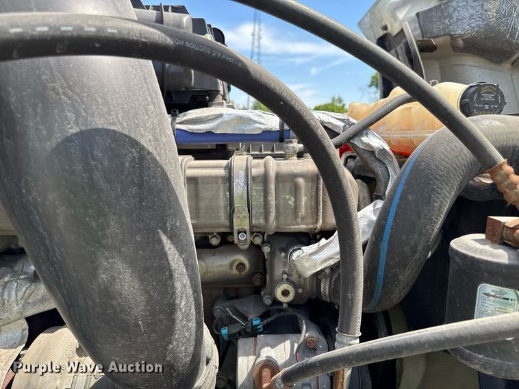 image for item YA0524 2020 Freightliner Cascadia 126 semi truck