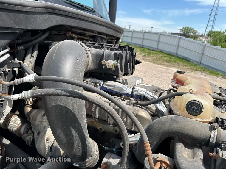 image for item YA0524 2020 Freightliner Cascadia 126 semi truck