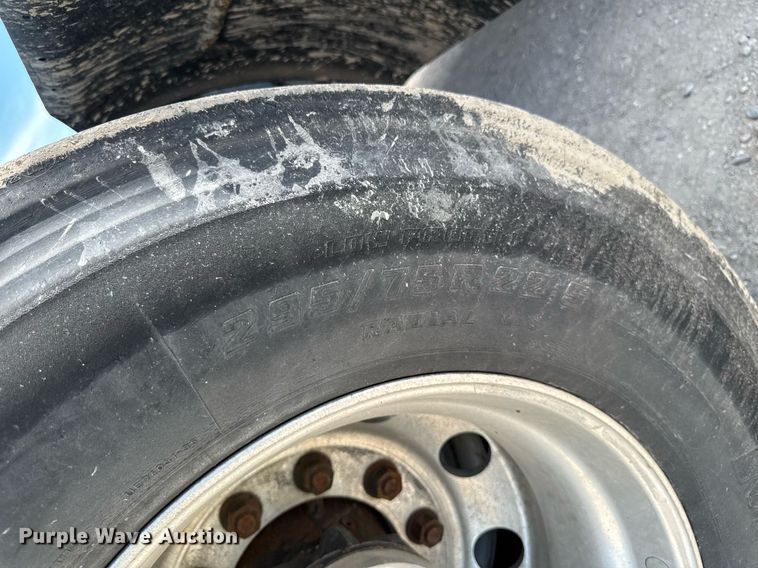 image for item YA0524 2020 Freightliner Cascadia 126 semi truck