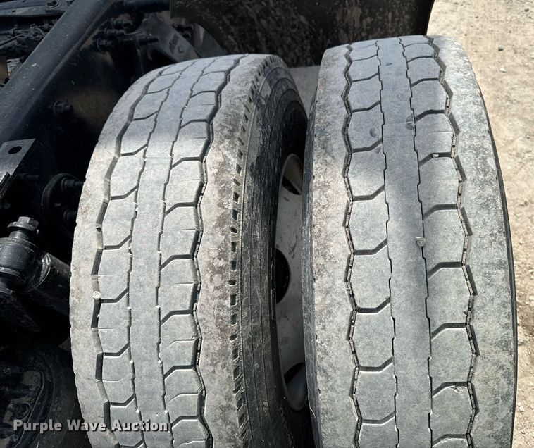 image for item YA0524 2020 Freightliner Cascadia 126 semi truck