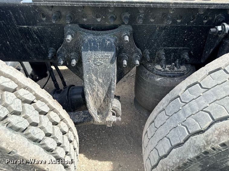 image for item YA0524 2020 Freightliner Cascadia 126 semi truck