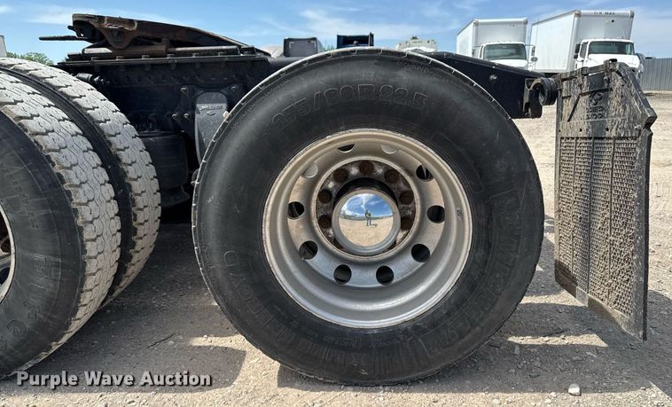 image for item YA0524 2020 Freightliner Cascadia 126 semi truck