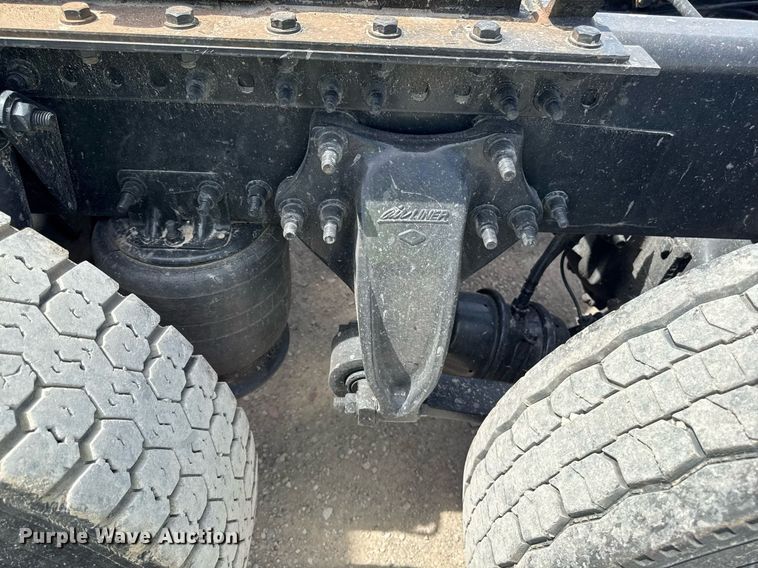 image for item YA0524 2020 Freightliner Cascadia 126 semi truck