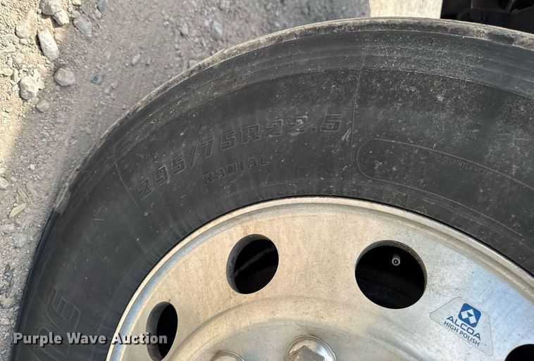 image for item YA0524 2020 Freightliner Cascadia 126 semi truck