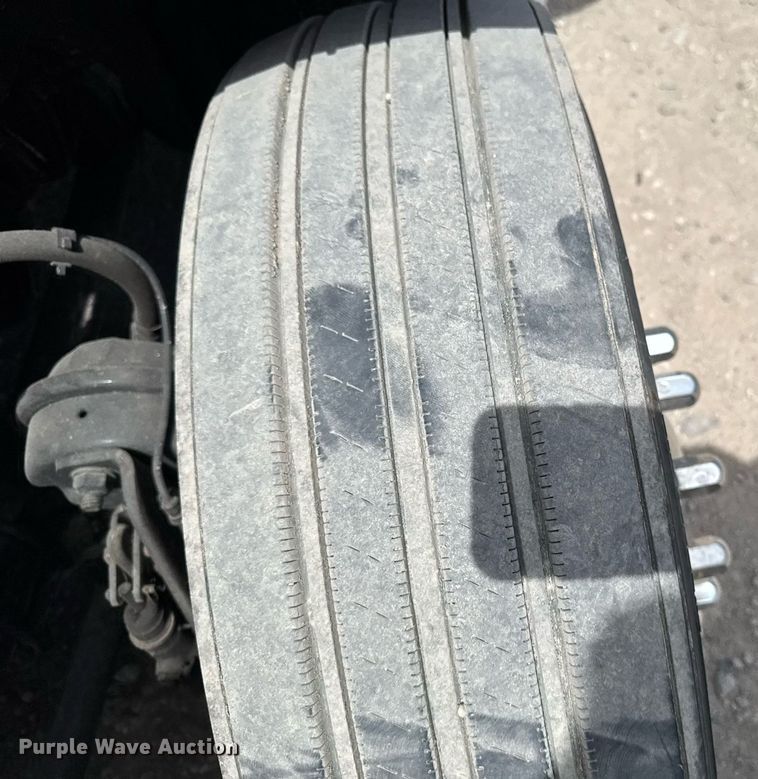 image for item YA0524 2020 Freightliner Cascadia 126 semi truck