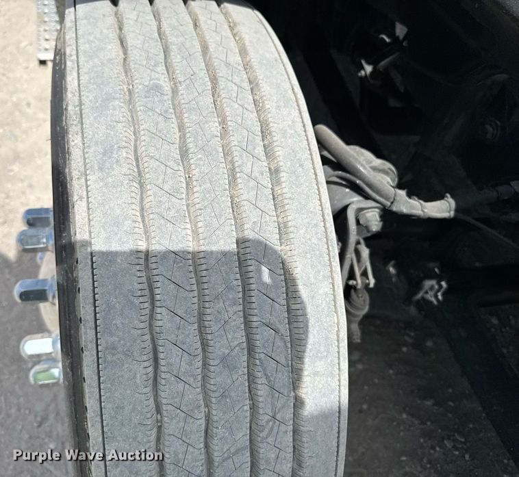 image for item YA0524 2020 Freightliner Cascadia 126 semi truck