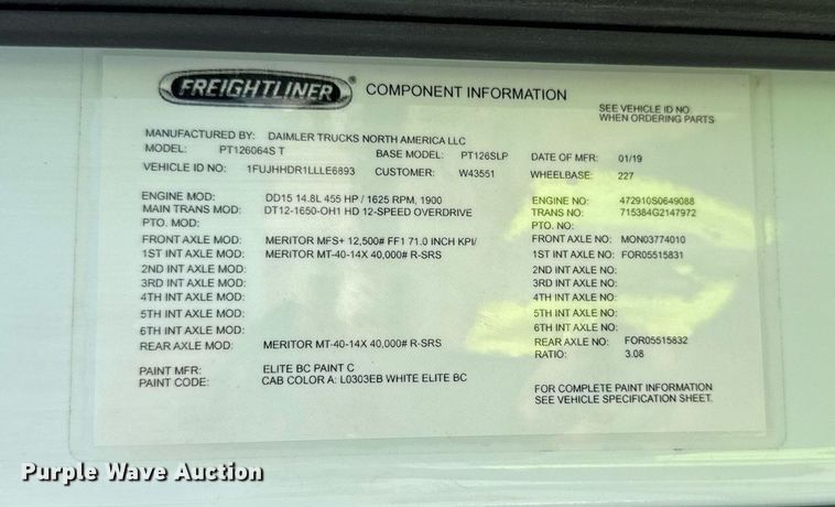 image for item YA0524 2020 Freightliner Cascadia 126 semi truck