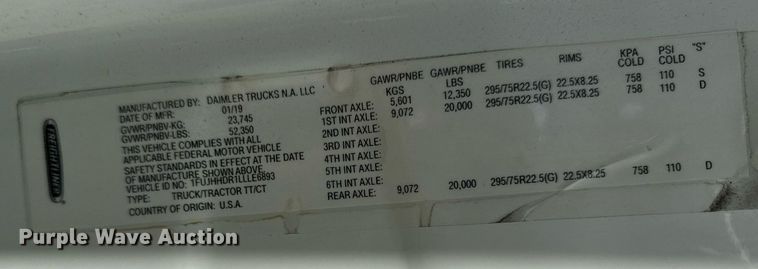 image for item YA0524 2020 Freightliner Cascadia 126 semi truck