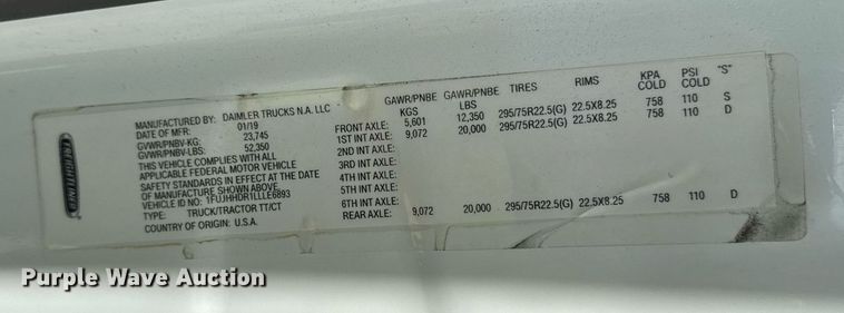 image for item YA0524 2020 Freightliner Cascadia 126 semi truck