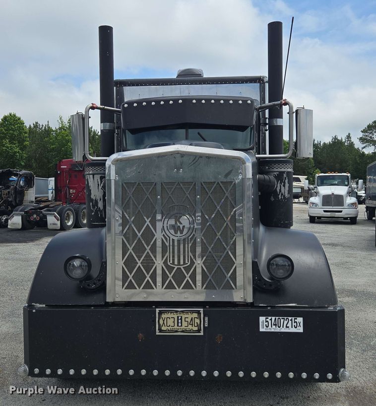 image for item YA0571 2000 Kenworth W900 semi truck
