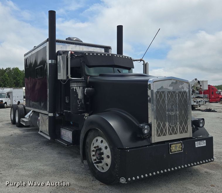 image for item YA0571 2000 Kenworth W900 semi truck
