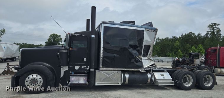 image for item YA0571 2000 Kenworth W900 semi truck