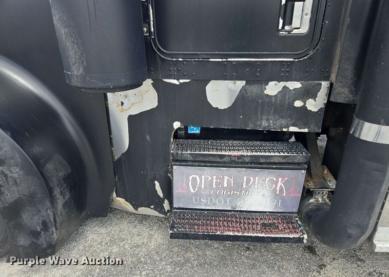 image for item YA0571 2000 Kenworth W900 semi truck