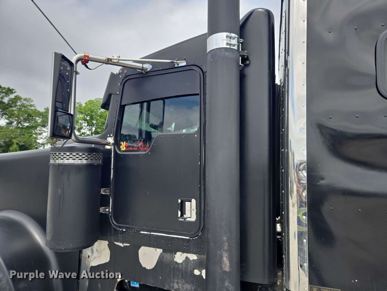 image for item YA0571 2000 Kenworth W900 semi truck