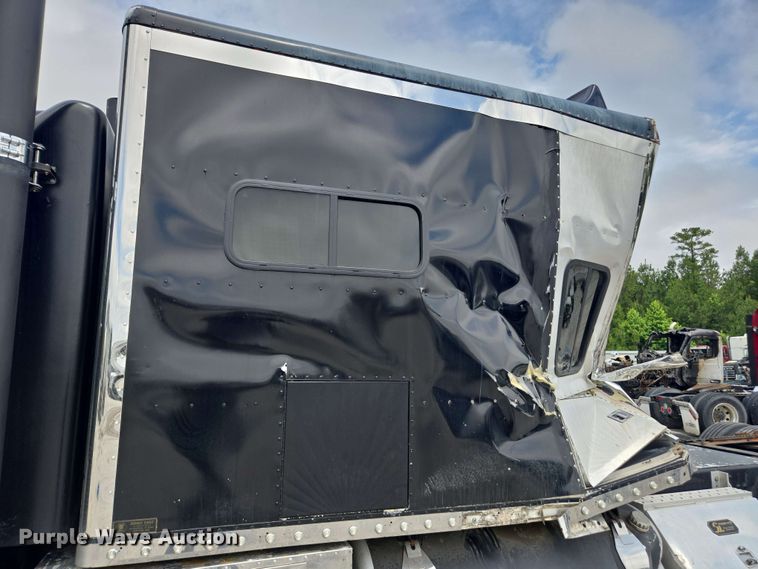 image for item YA0571 2000 Kenworth W900 semi truck