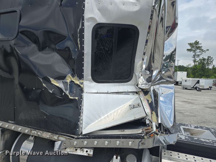 image for item YA0571 2000 Kenworth W900 semi truck