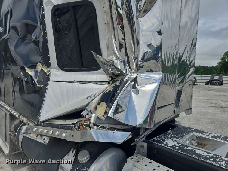 image for item YA0571 2000 Kenworth W900 semi truck