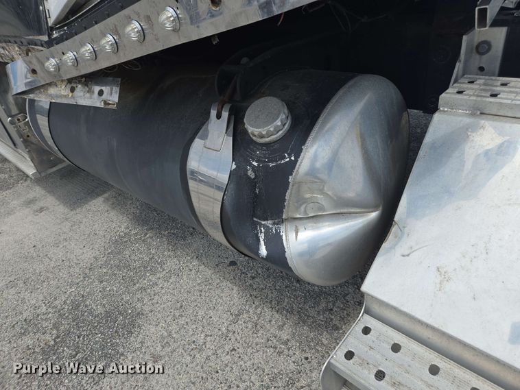 image for item YA0571 2000 Kenworth W900 semi truck