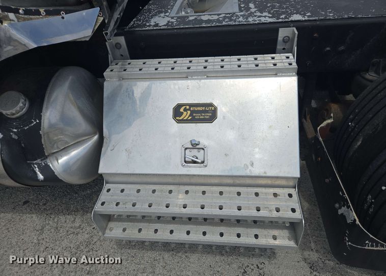 image for item YA0571 2000 Kenworth W900 semi truck