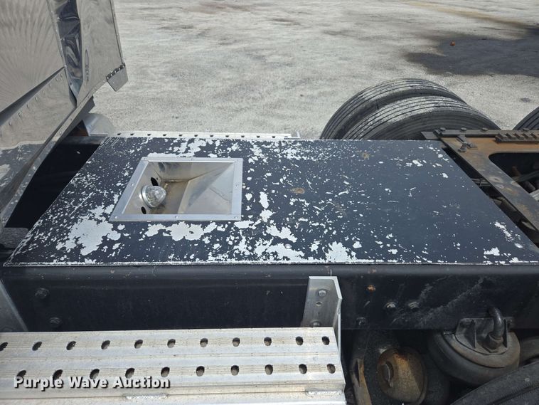 image for item YA0571 2000 Kenworth W900 semi truck