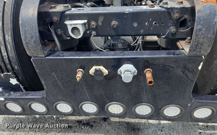 image for item YA0571 2000 Kenworth W900 semi truck