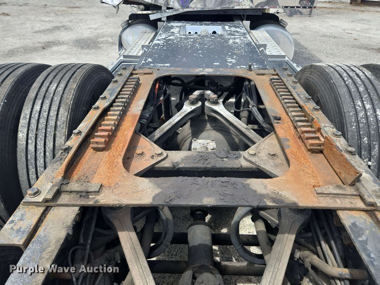 image for item YA0571 2000 Kenworth W900 semi truck