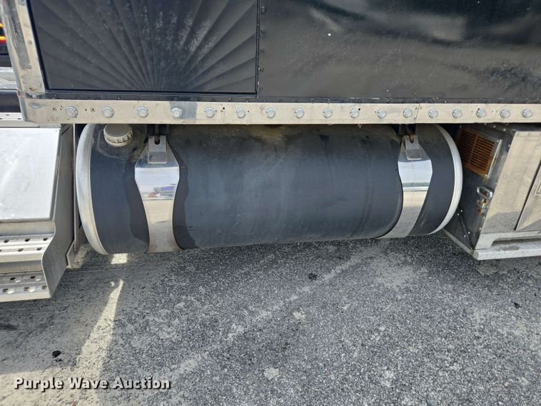 image for item YA0571 2000 Kenworth W900 semi truck