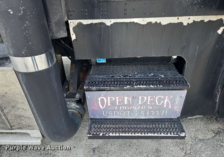 image for item YA0571 2000 Kenworth W900 semi truck