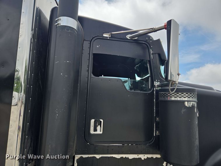 image for item YA0571 2000 Kenworth W900 semi truck