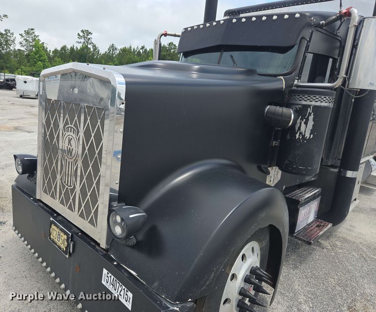 image for item YA0571 2000 Kenworth W900 semi truck