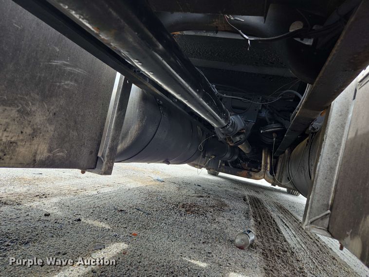 image for item YA0571 2000 Kenworth W900 semi truck