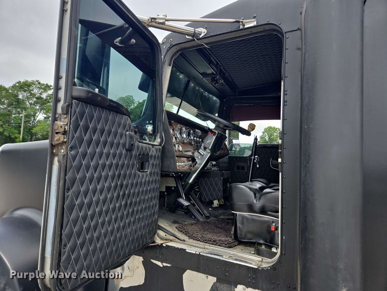 image for item YA0571 2000 Kenworth W900 semi truck