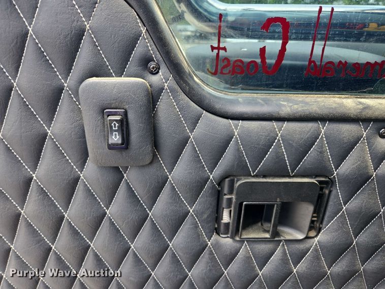 image for item YA0571 2000 Kenworth W900 semi truck