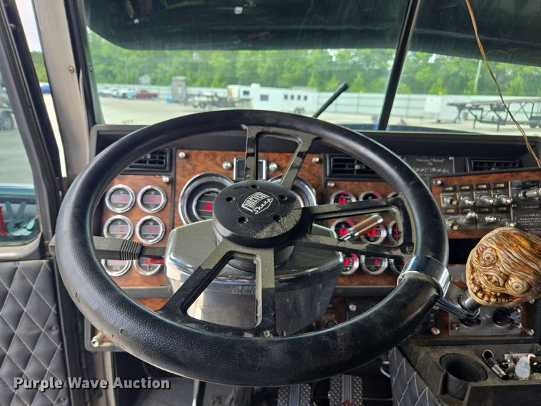 image for item YA0571 2000 Kenworth W900 semi truck