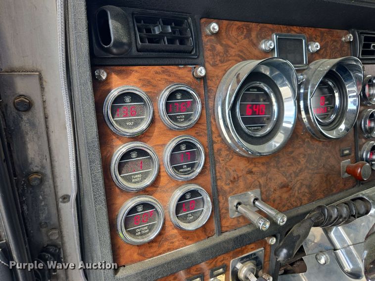 image for item YA0571 2000 Kenworth W900 semi truck