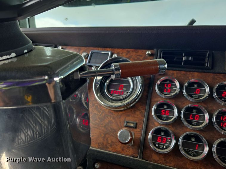 image for item YA0571 2000 Kenworth W900 semi truck