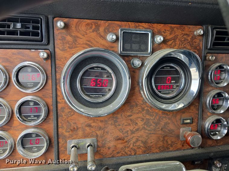 image for item YA0571 2000 Kenworth W900 semi truck