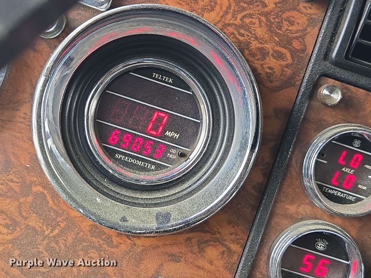 image for item YA0571 2000 Kenworth W900 semi truck