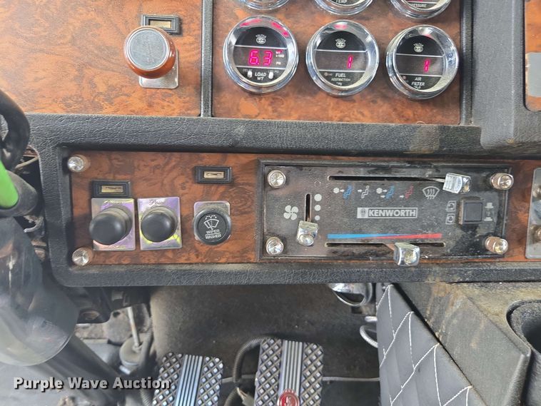 image for item YA0571 2000 Kenworth W900 semi truck