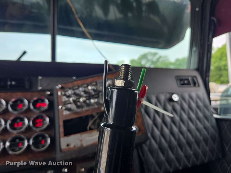 image for item YA0571 2000 Kenworth W900 semi truck