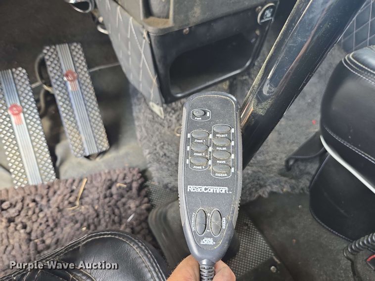 image for item YA0571 2000 Kenworth W900 semi truck