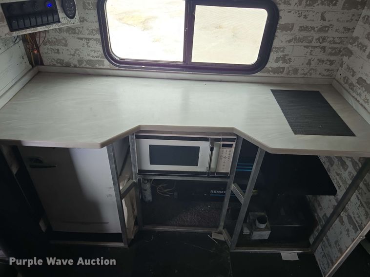 image for item YA0571 2000 Kenworth W900 semi truck