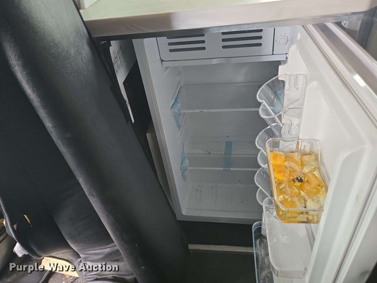 image for item YA0571 2000 Kenworth W900 semi truck