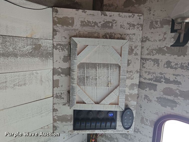 image for item YA0571 2000 Kenworth W900 semi truck